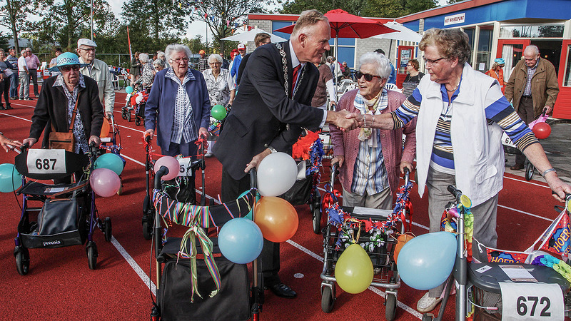 Waardse Rollatorloop zorgt voor veel hilariteit