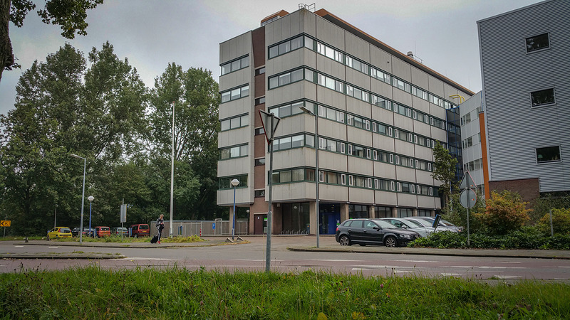 Tijdelijk asielzoekerscentrum voor 600 vluchtelingen in belastingkantoor Alkmaar