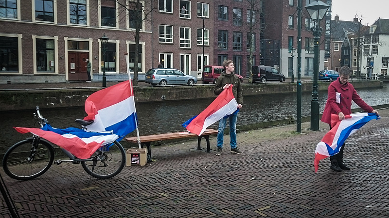 Lokale solidariteit met slachtoffers aanslagen Parijs