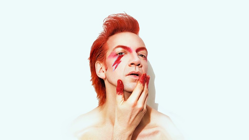 Sven Ratzke brengt ode aan David Bowie in Cool