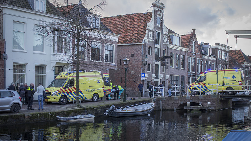 Fietster op Verdonkenoord geschept door personenbusje