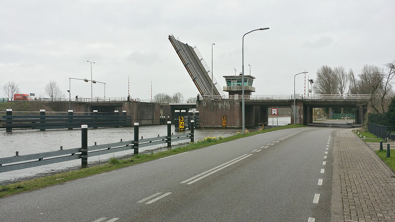 Leeghwaterbrug kampt met storing: file richting A9