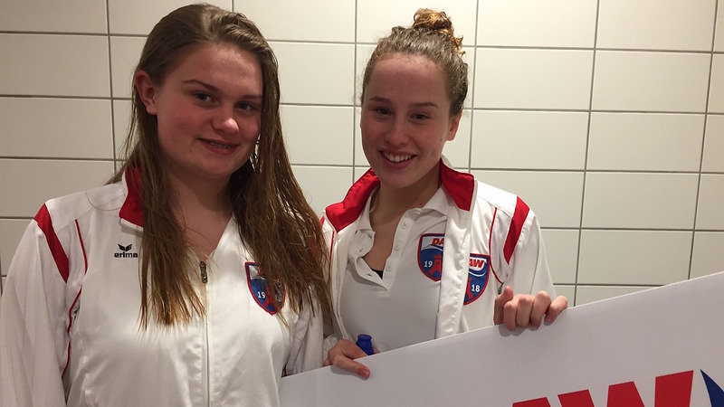 Steffi Schijf en Pauline Tossings vertegenwoordigen DAW op NJK Synchroonzwemmen