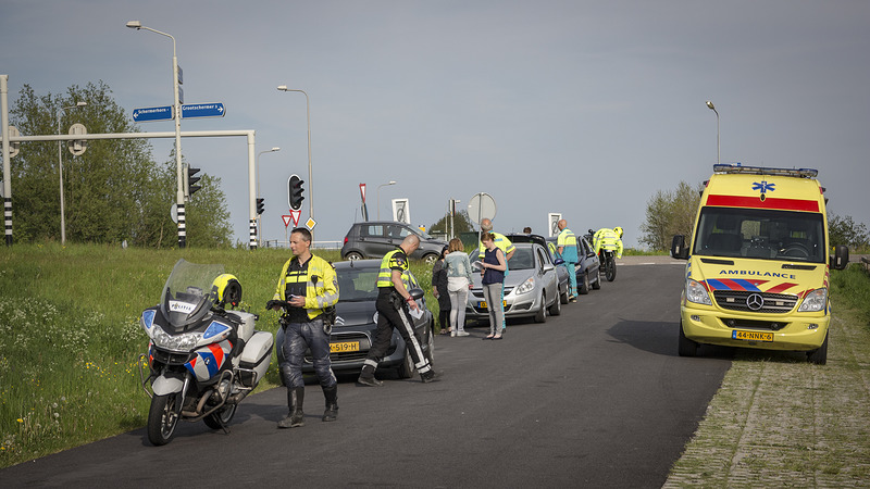 Vier auto's betrokken bij kop-staart botsing bij Schermerhorn