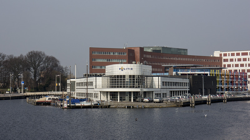 Leenauto met gebroken achteras aangetroffen op de Boekelermeer