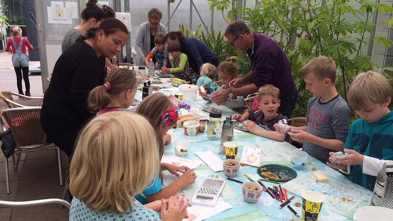 Kinderworkshop papieren bloemen maken bij Hortus Alkmaar