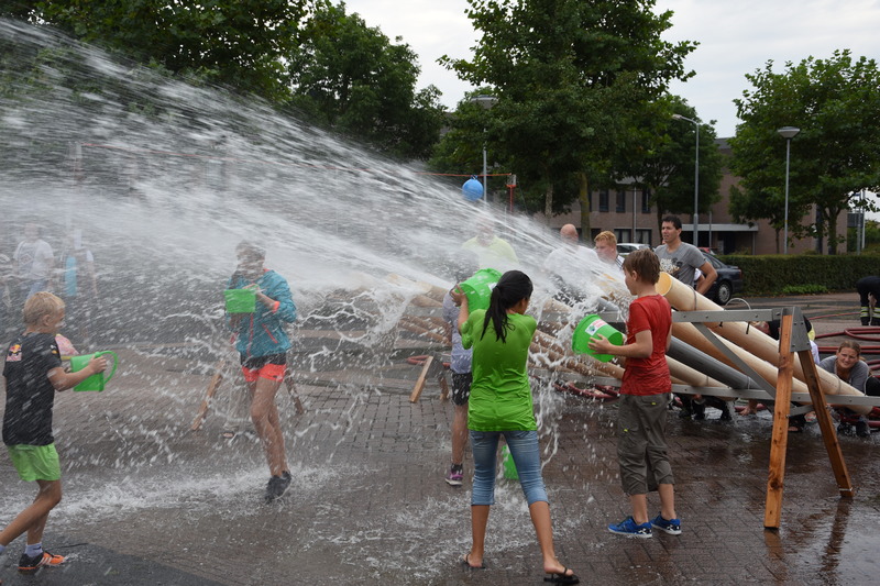 Spetterende jaarlijkse Langedijker schoolspuitwedstrijden