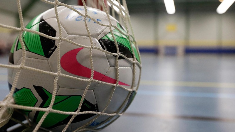 Sportclinics zaalvoetbal in de herfstvakantie voor basisscholen Langedijk