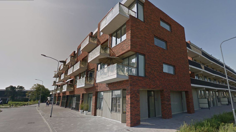 Bewoners Broekerplein zijn ziek van bevoorradingsverkeer onder hun balkon