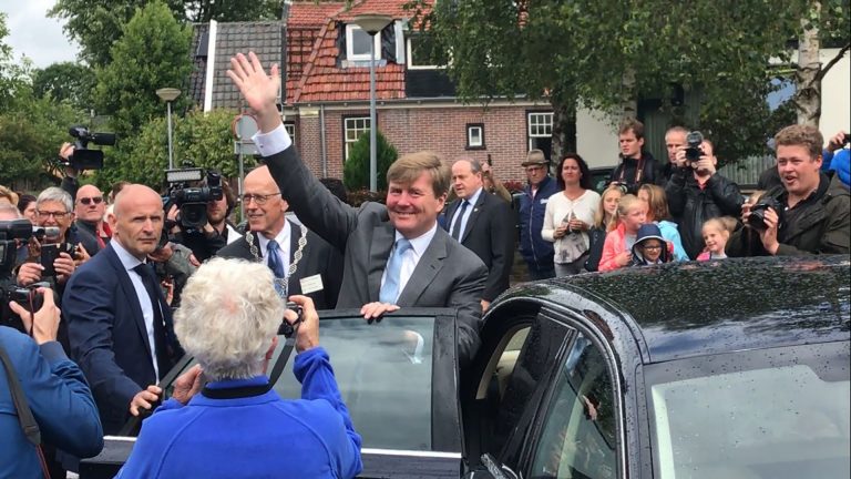 Koning vereert geslaagd buurtinitiatief Langedijk met bezoek