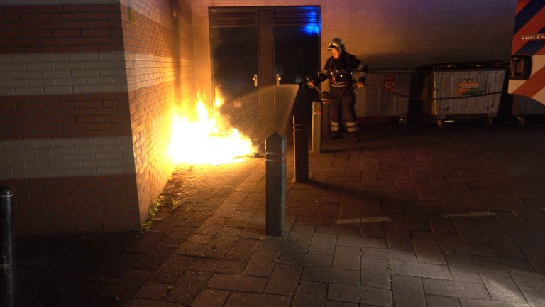 Brandweer rukt uit voor brand in afvalcontainer