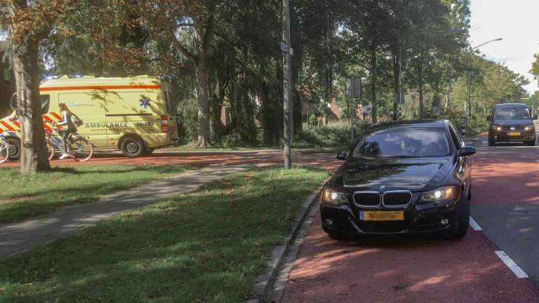 Materiële schade bij botsing auto en fietser op Middenweg