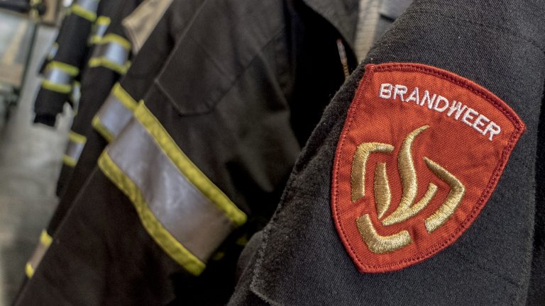 Auto brandt uit; vermoedelijk brandstichting