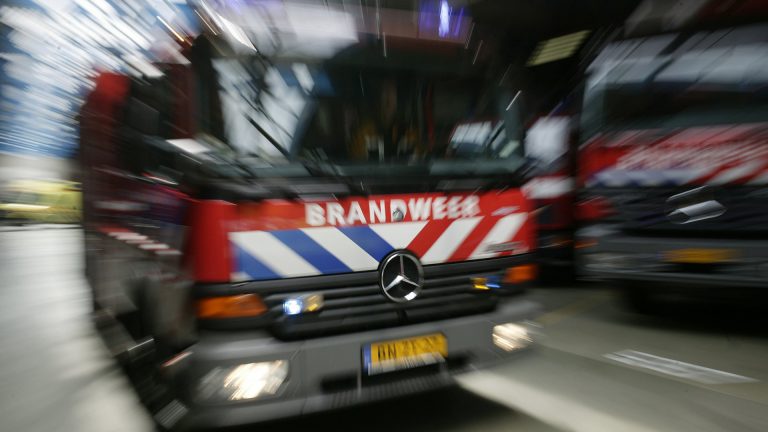 Scooter brandt uit op speelveld aan Langoort in Broek op Langedijk