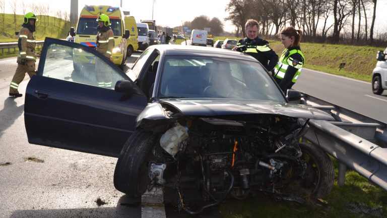 Bestuurder ernstig gewond na éénzijdig ongeval N242 bij Heerhugowaard