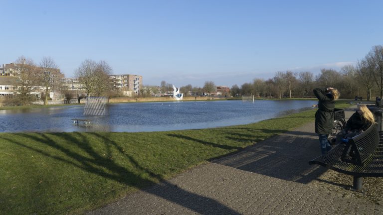 Stadswerk legt speelveld Rekerhout blank voor schaatsbaan