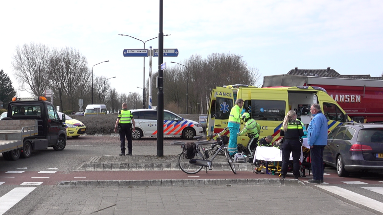 Jonge fietser gewond bij aanrijding op rotonde Middenweg-Krusemanlaan