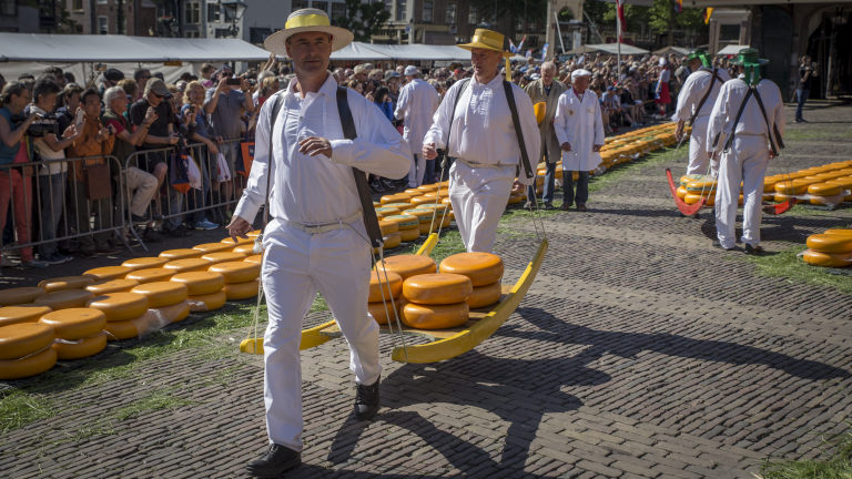 Kaasmarkt vrijdag 1 juni geopend door Ina Hut ?