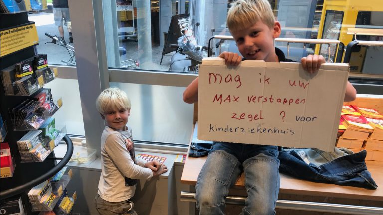 Tim en Bart sparen raceauto’s voor kinderafdeling ziekenhuis