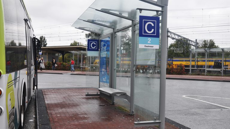 Leefbaar Alkmaar wil betere wachtvoorziening busreizigers station Alkmaar