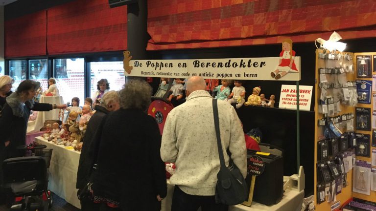 Poppen- en berenbeurs in AFAS Stadion Alkmaar ?