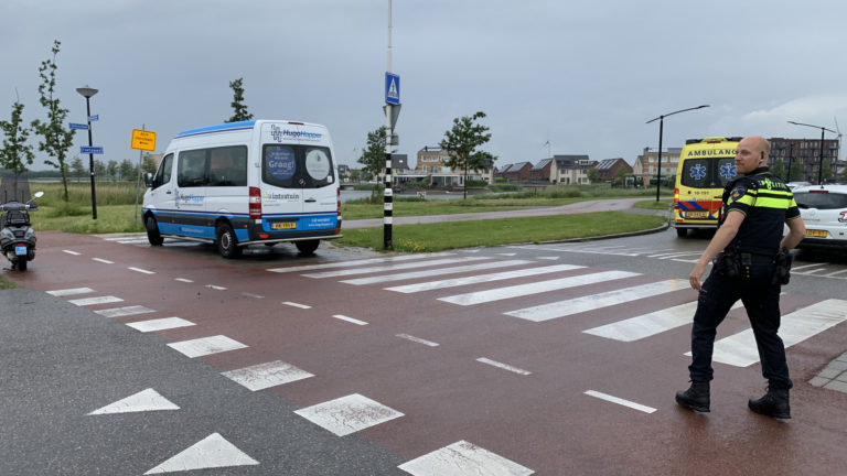 Scooterrijdster aangereden op kruising Oostertochtpad / Dijk van Kyoto