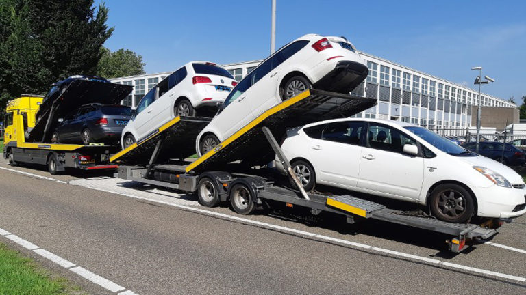 Taxi’s in beslag genomen bij Waards taxibedrijf vanwege ‘snorren’