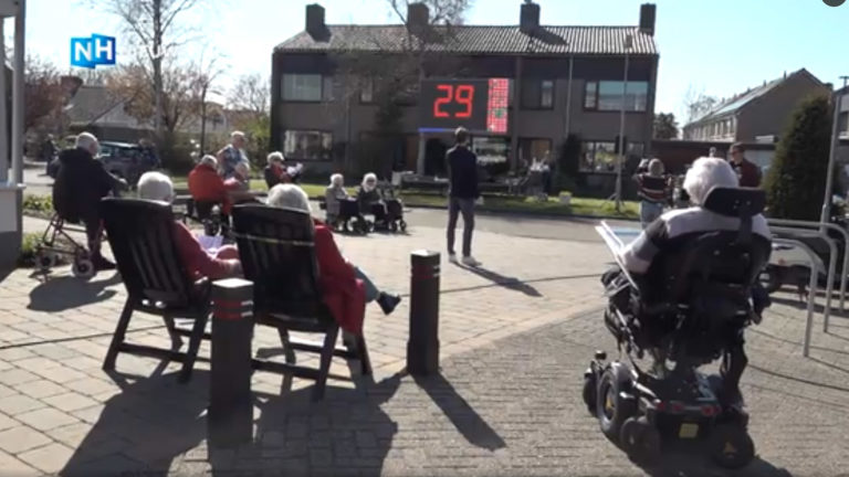 Buiten Bingo bij Buiten Zorg: “Lekker in het zonnetje, wat wil je nog meer?”