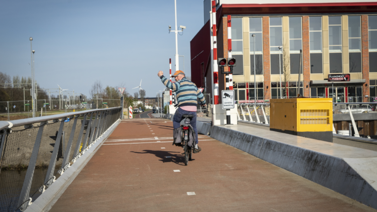 Victoriebrug weer toegankelijk voor fietsers en voetgangers