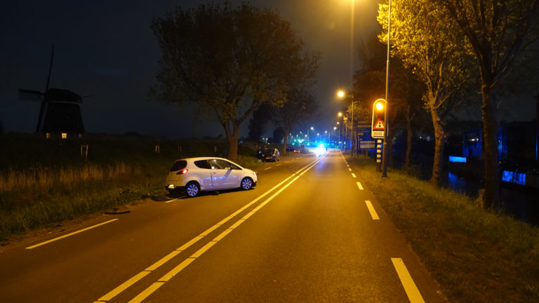 Voertuig op verkeerde weghelft; ernstig ongeval op N242 bij Heerhugowaard