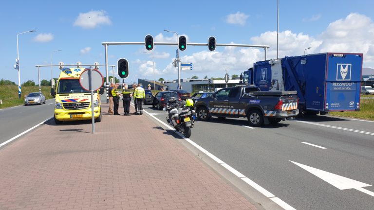 Vrouw gewond bij harde kop-staartbotsing op N242 ter hoogte van Edisonstraat