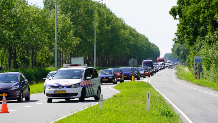 Lange file op Noordervaart na ongeval bij Stompetoren