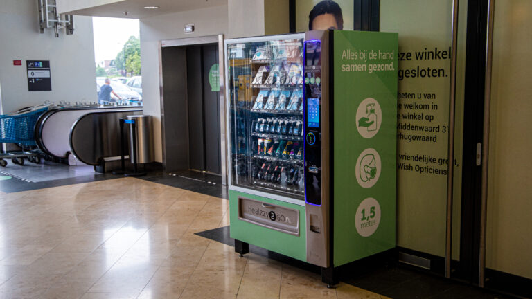 Vendingautomaat met beschermingsmiddelen in Middenwaard