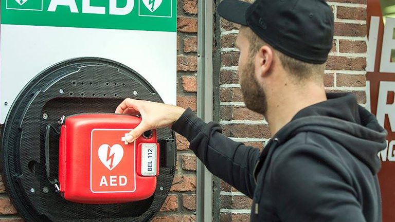 Heerhugowaard en Langedijk zetten stappen voor dekkend AED-netwerk