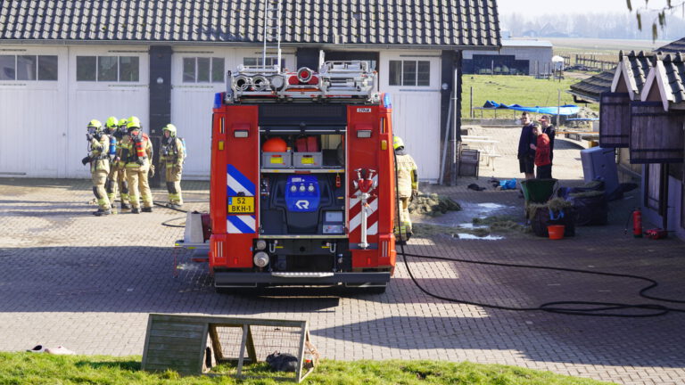Evacuatie zorgboerderij Landzijde in Zuidschermer vanwege brand in schuur