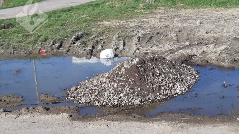 Illegale dump van grof vuil in Grootschermer komt eigenaar duur te staan