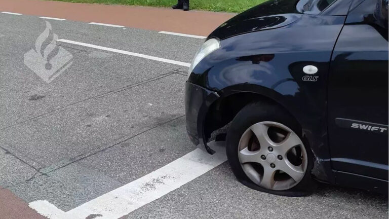 Verwarde vrouw is rijbewijs kwijt na rammen van beweegbare driehoek in Vronermeerweg