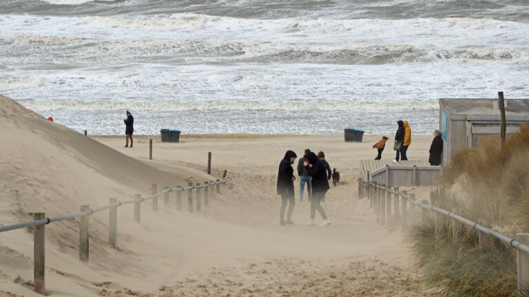 Maandagavond code geel in kustgebied wegens harde windstoten