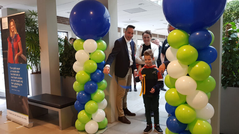 Achtjarige Joël opent rondreizende foto-expositie ‘Onze kijk op Dijk en Waard’