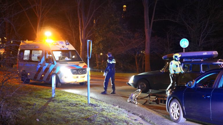 Fietser gewond bij aanrijding op rotonde Bergerhout in Alkmaar