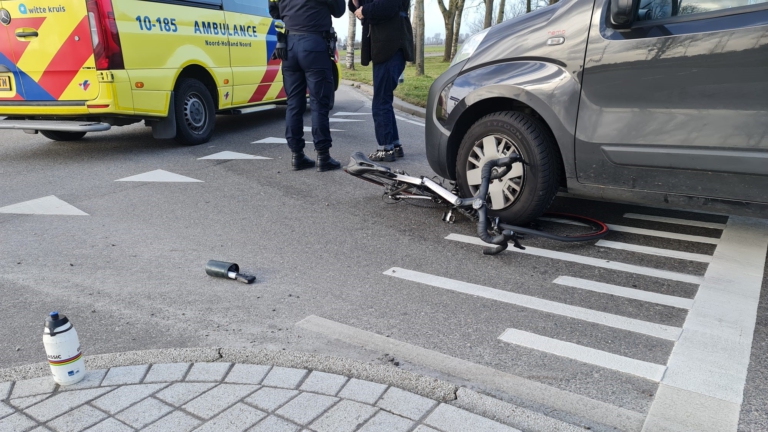 Fietser ernstig gewond na aanrijding in Zuid-Scharwoude