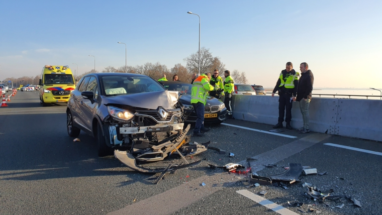 Vertraging op A9 door kop-staartbotsing; drie gewonden naar het ziekenhuis