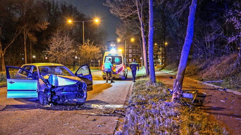 Eénzijdig ongeval op Alkmaarse Laan van Bath: automobilist gewond