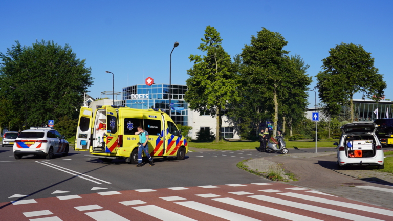 Scooterrijder gewond bij aanrijding met auto op bedrijventerrein Heerhugowaard