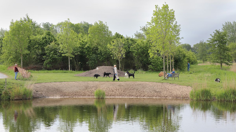Hondenspeelplaats in Oudkarspels Diepsmeerpark geopend