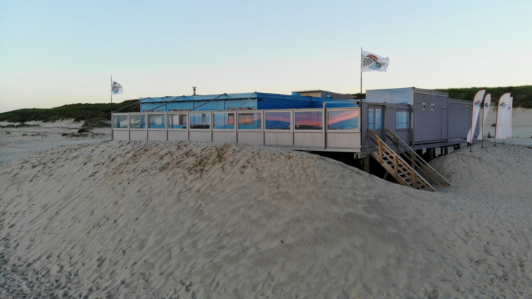 Bijstorten 1400 kuub zand maakt Hoopika Beach Camperduin weer veilig