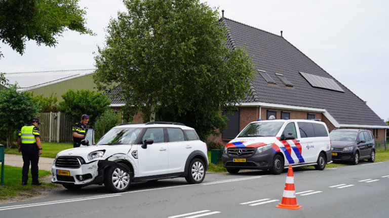 Automobiliste gewond bij aanrijding op Herenweg in Egmond aan de Hoef