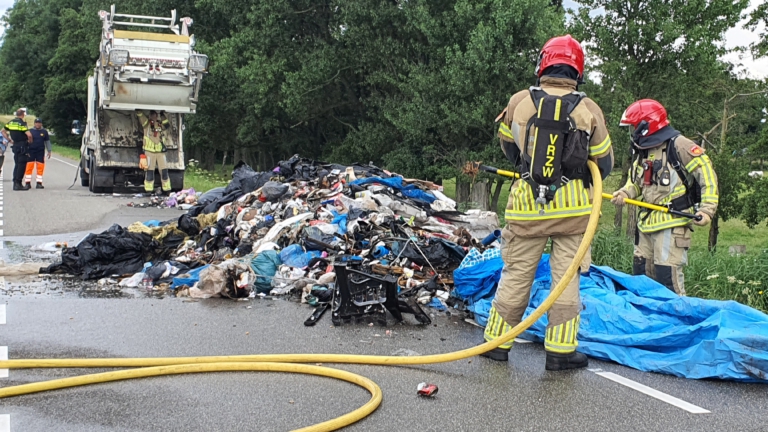 Lading van vuilniswagen vat vlam in Zuidschermer