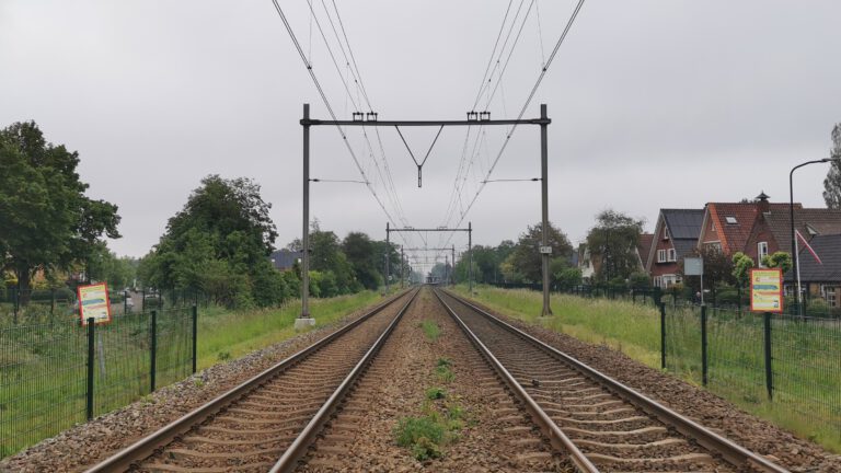 Defecte bovenleiding legt treinverkeer Alkmaar – Uitgeest urenlang plat