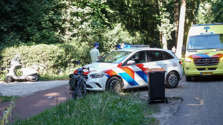 Bestuurster snorscooter gewond bij ongeval op fietspad Eeuwigelaan Bergen